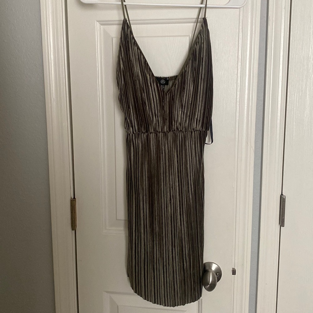 Green textured bodycon dress